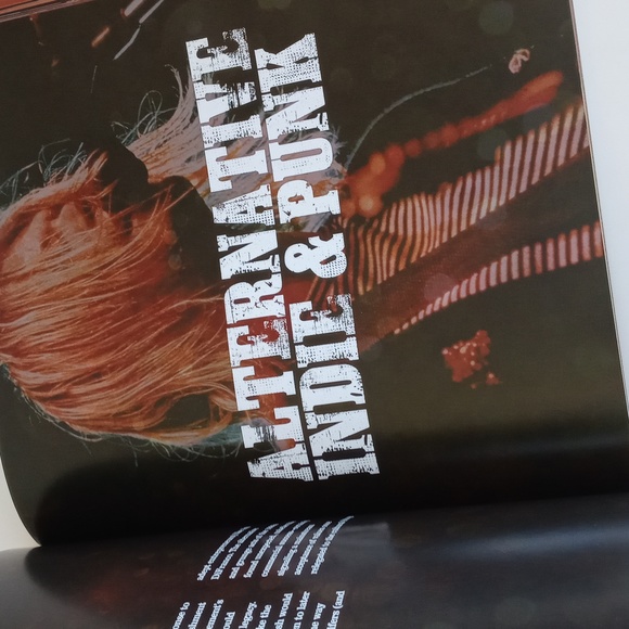 "Guitar Heros From Blues To Rock And Beyond" Table Top Book - Picture 13 of 16